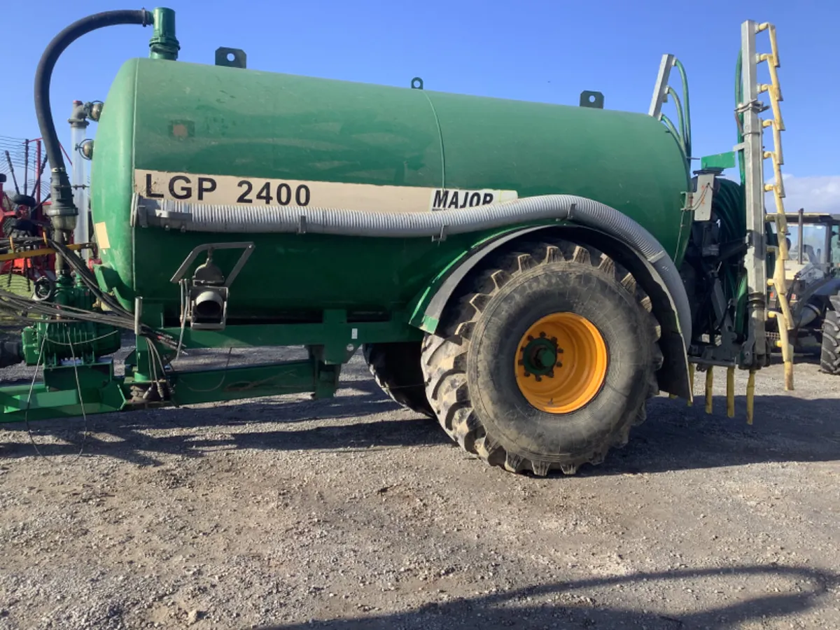 Used Major 2400 tanker with Dribble bar - Image 1