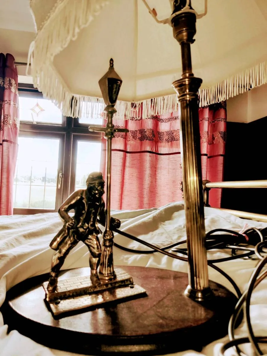 18TH CENTURY MAN, 14"Tall SOLID Brass Table Lamp ! - Image 1