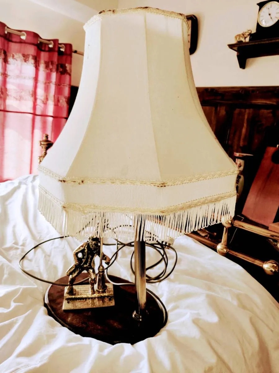 18TH CENTURY MAN, 14"Tall SOLID Brass Table Lamp ! - Image 4