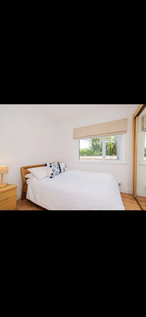 Wooden double bed - Image 1