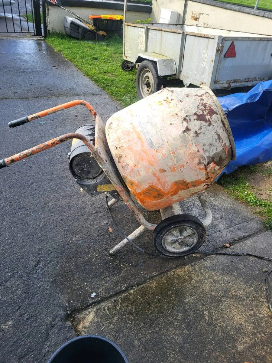Cement mixer - Image 1