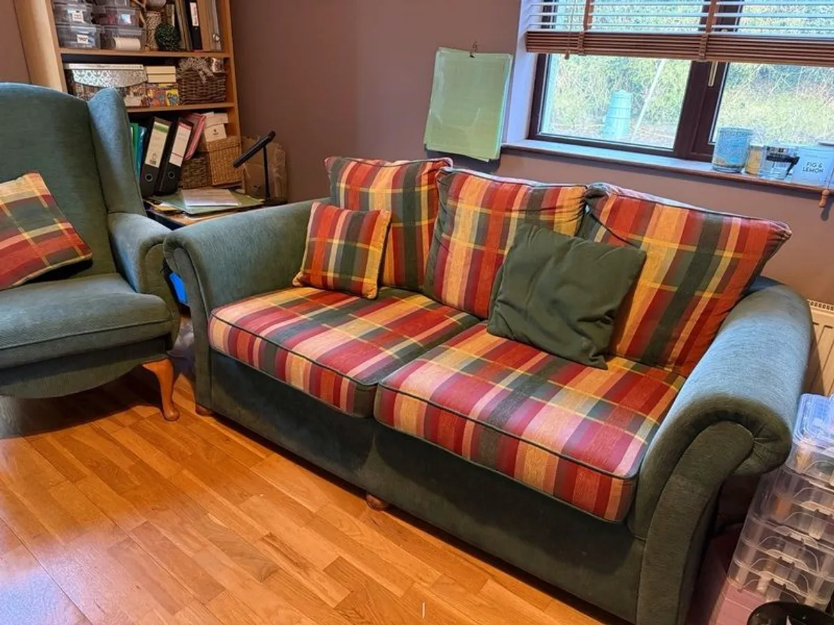 Comfortable 3 piece suite - Image 1