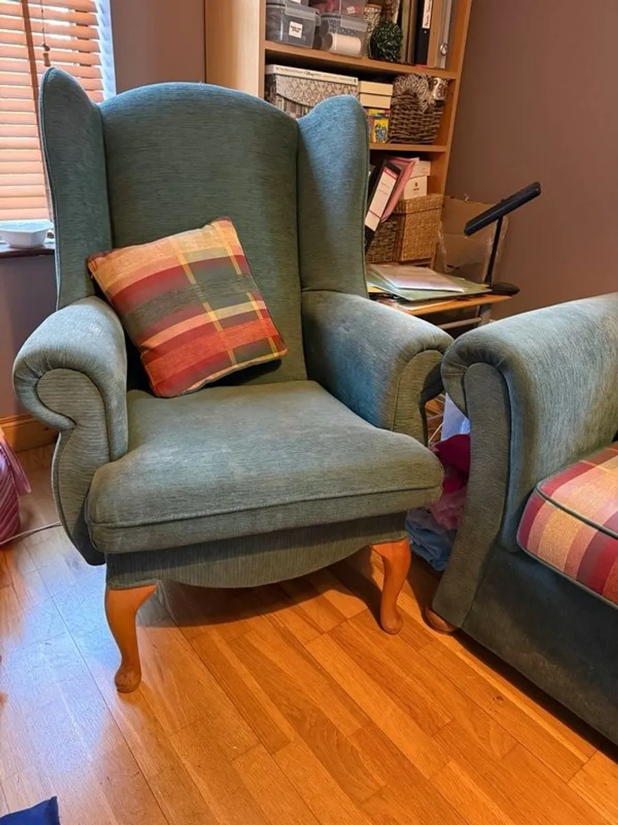 Comfortable 3 piece suite - Image 2