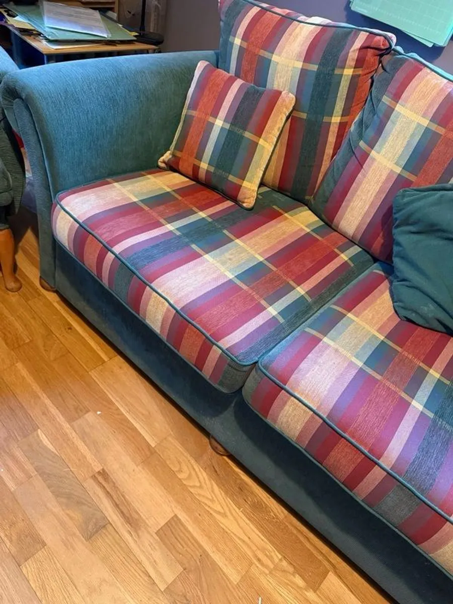 Comfortable 3 piece suite - Image 3