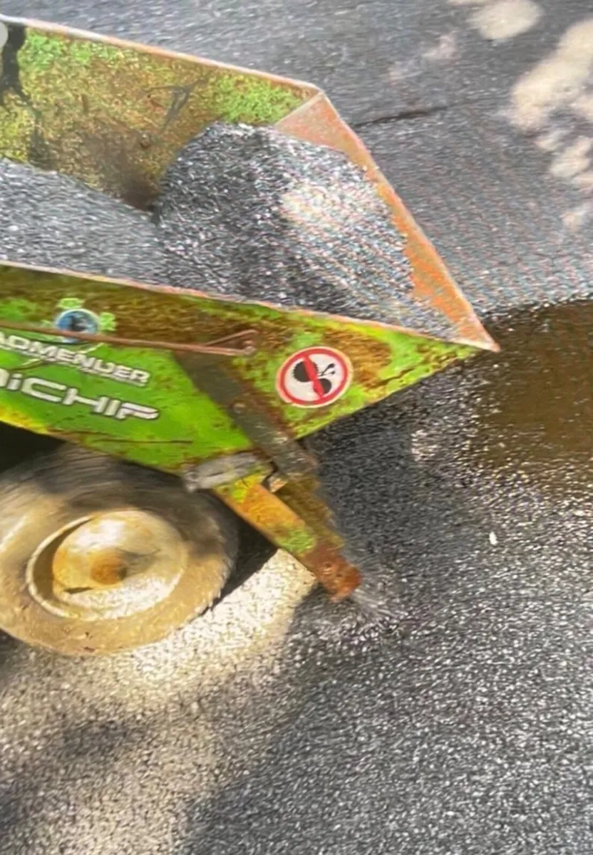 Tar and Chip driveway - Image 4