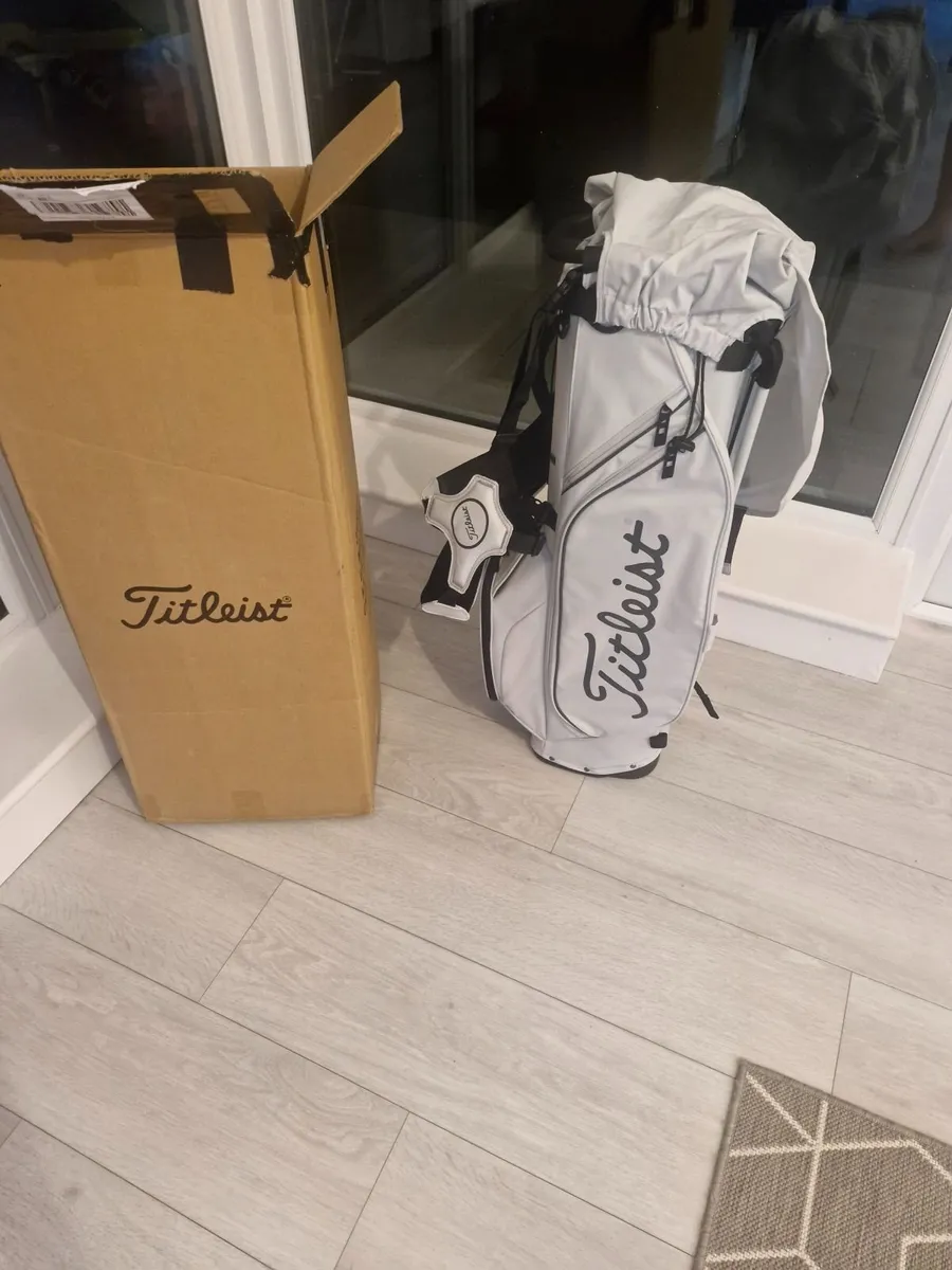 Titleist bag - Image 1