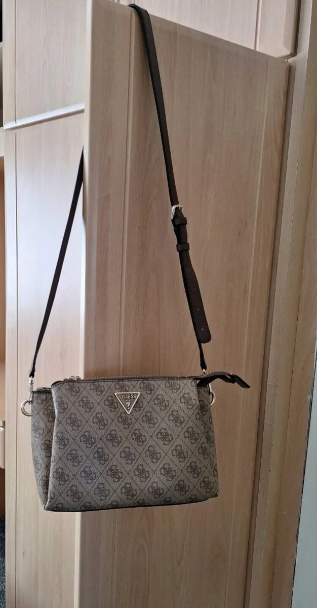 GUESS crossbody bag + wallet wristlet - Image 3