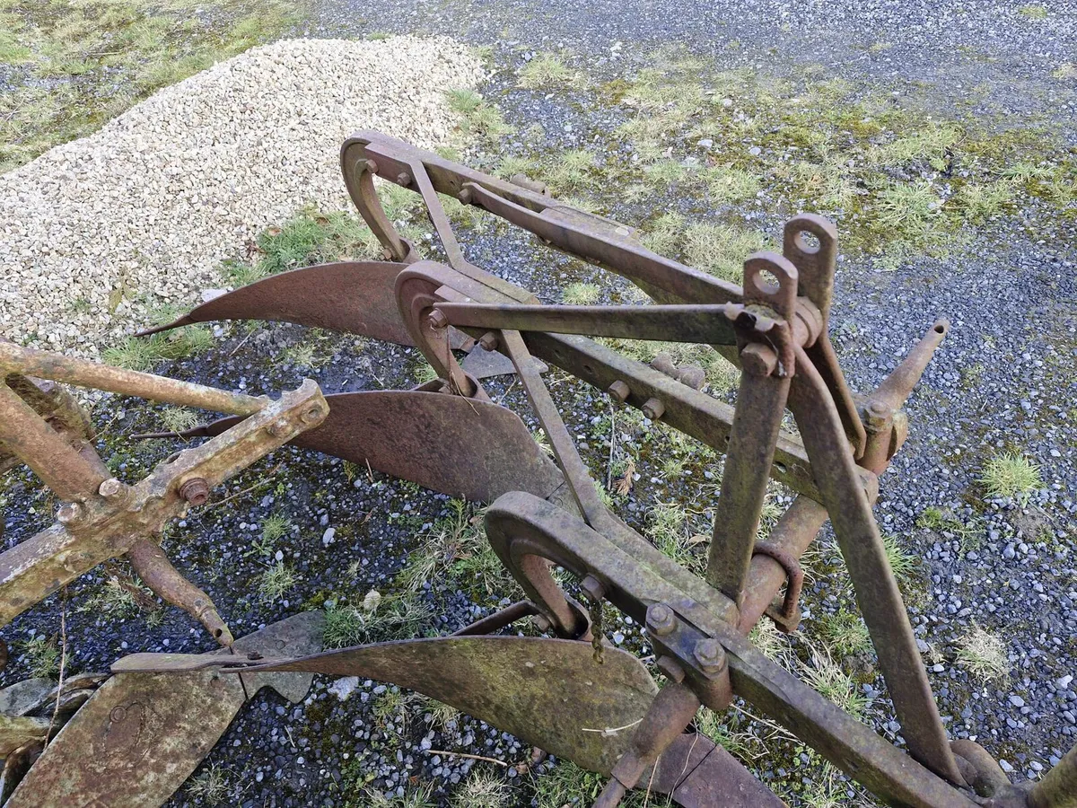 Ferguson 3 Furrow Plough - Image 1