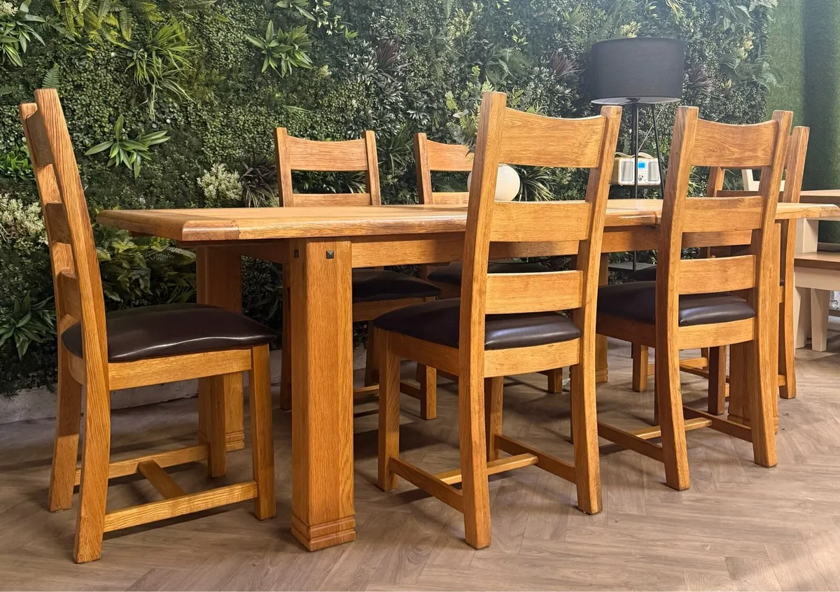 Extending oak kitchen table & 6 chairs - Image 2