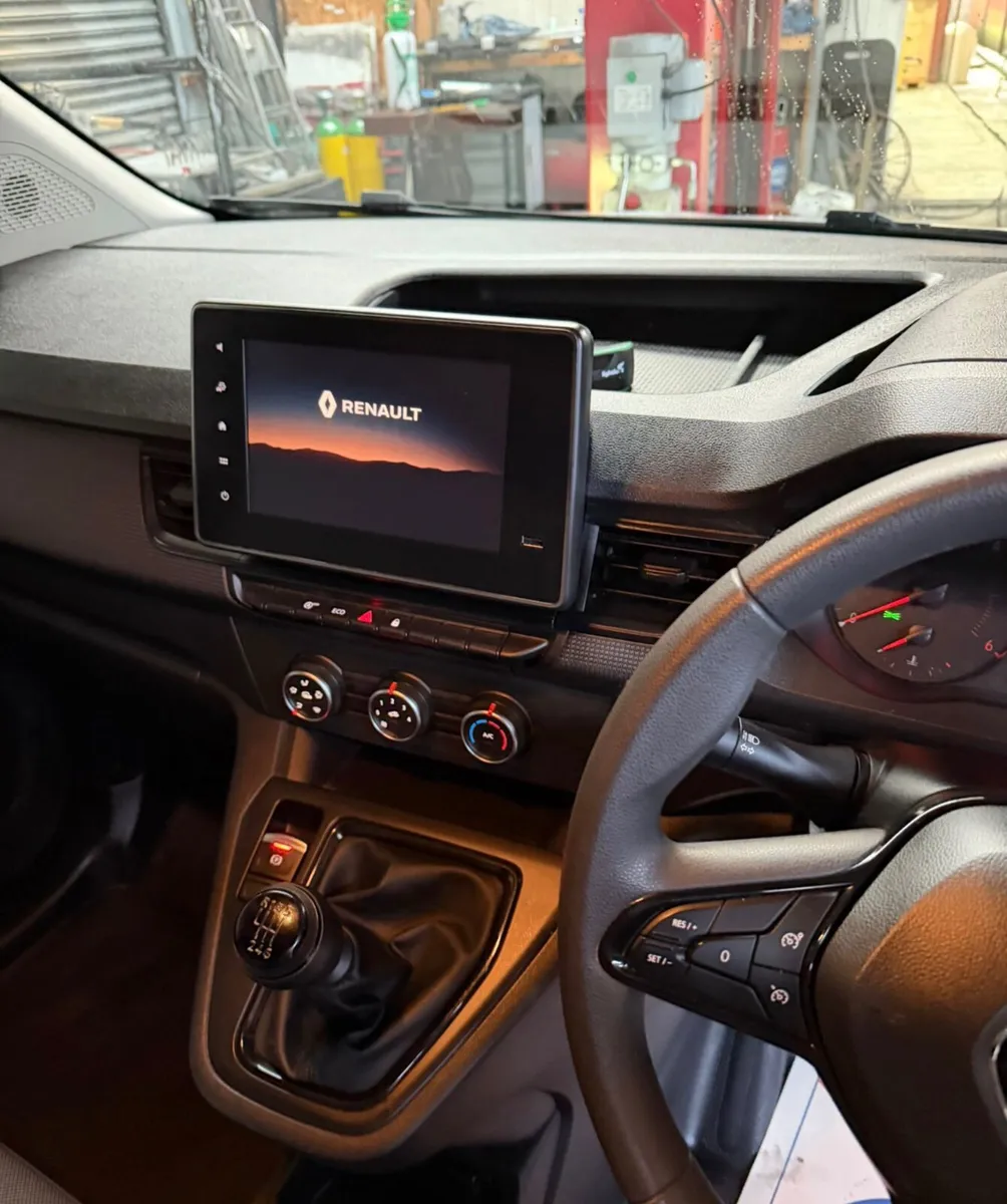 2023 Renault Kangoo High Spec - Image 4