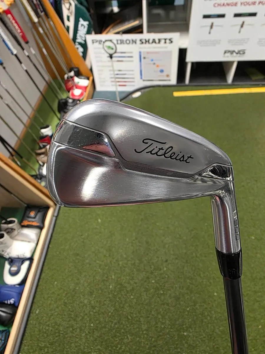 Titleist u500 Forged 2 Iron - Image 1
