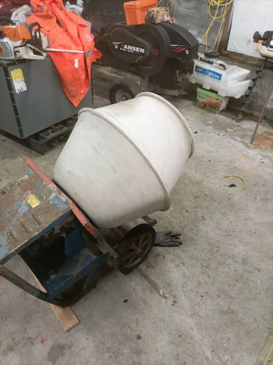Cement mixer - Image 1