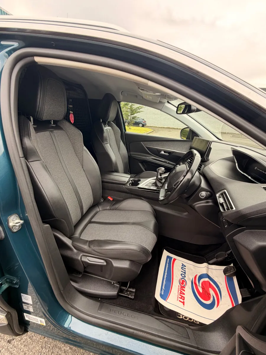 2022 Peugeot 3008 Commercial - Image 4