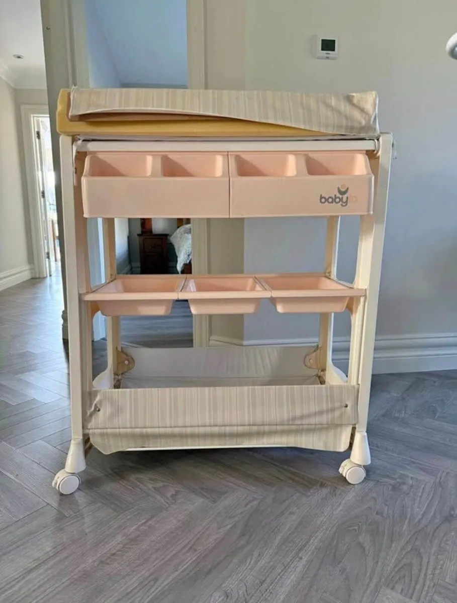 Babylo Changing Unit with Bath, Good Condition - Image 1