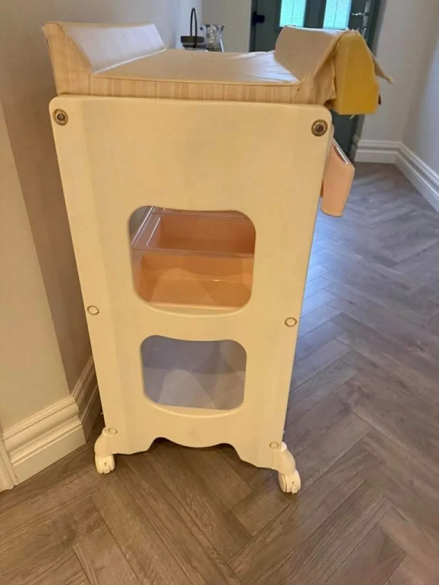 Babylo Changing Unit with Bath, Good Condition - Image 3