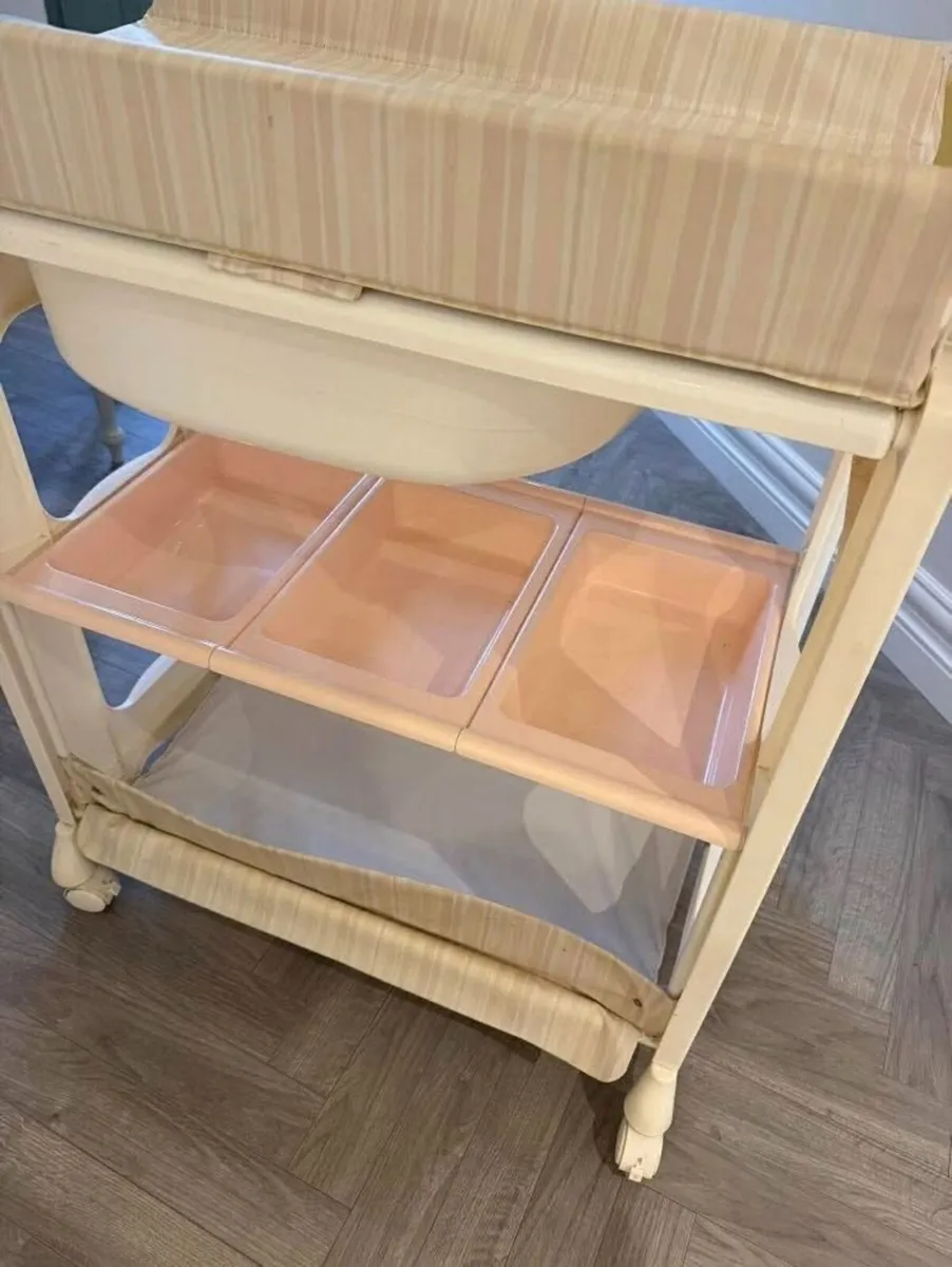 Babylo Changing Unit with Bath, Good Condition - Image 4