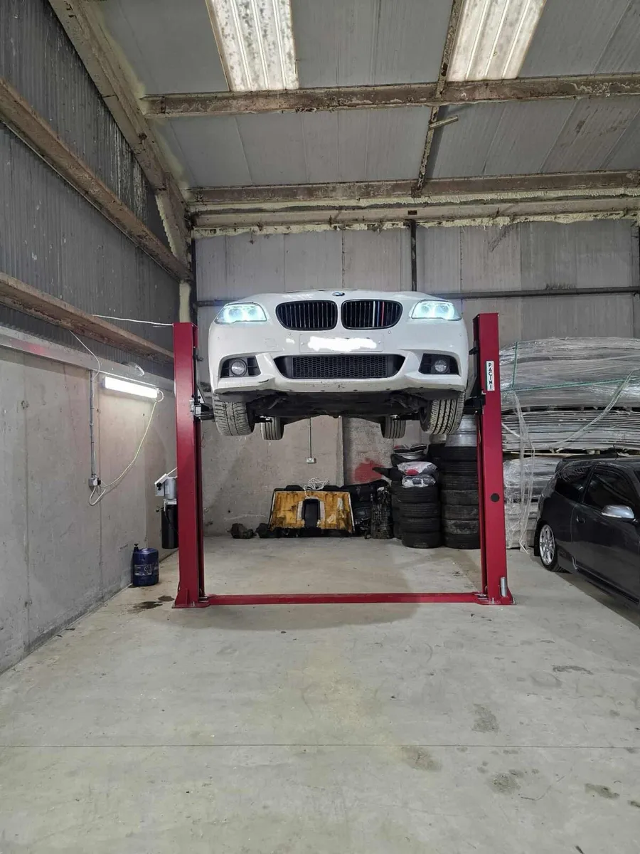 2 Post 4 Ton Lift - Image 1