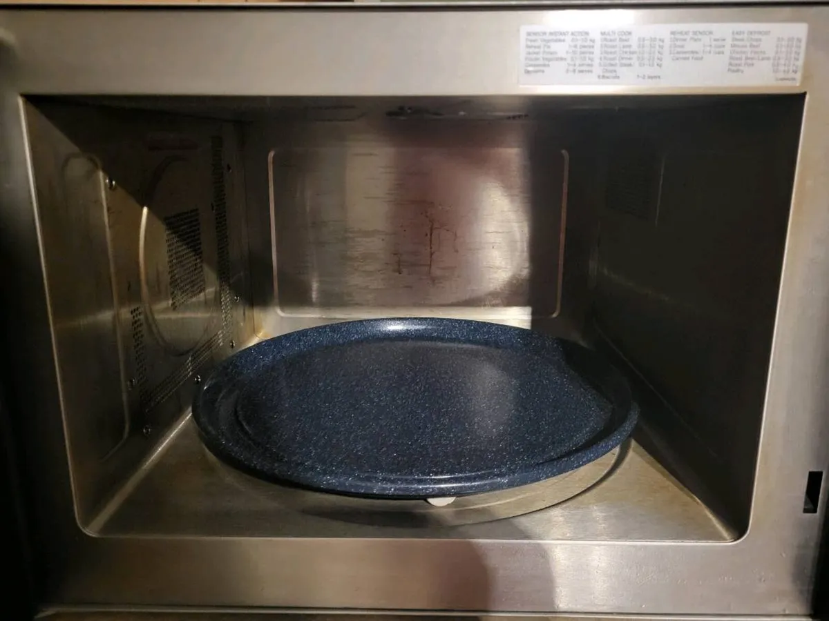 MICROWAVE OVEN - Image 3