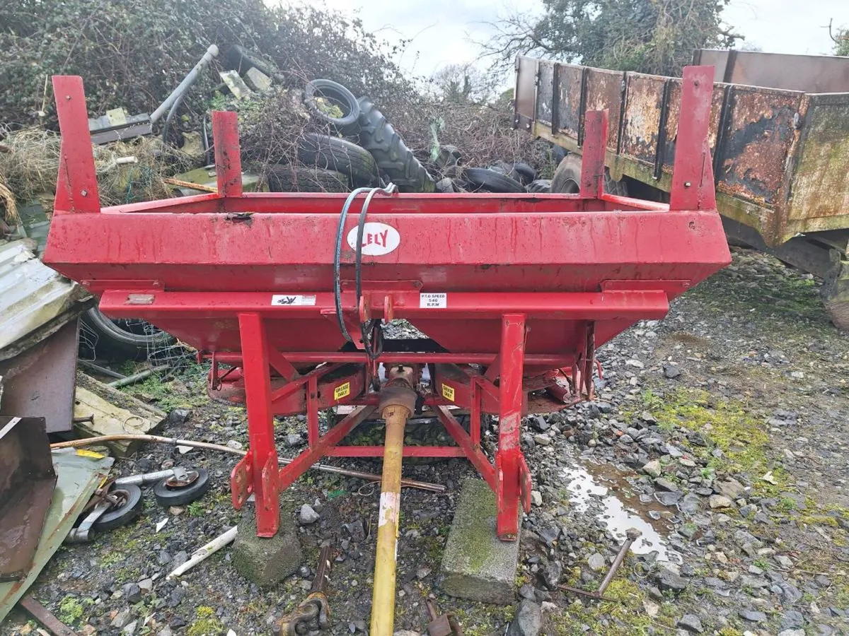 Fertiliser spreaders - Image 1