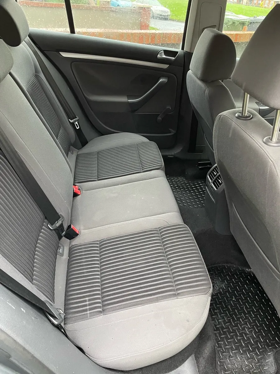 VW Golf 5 automatic 2.0 TDI - Image 3