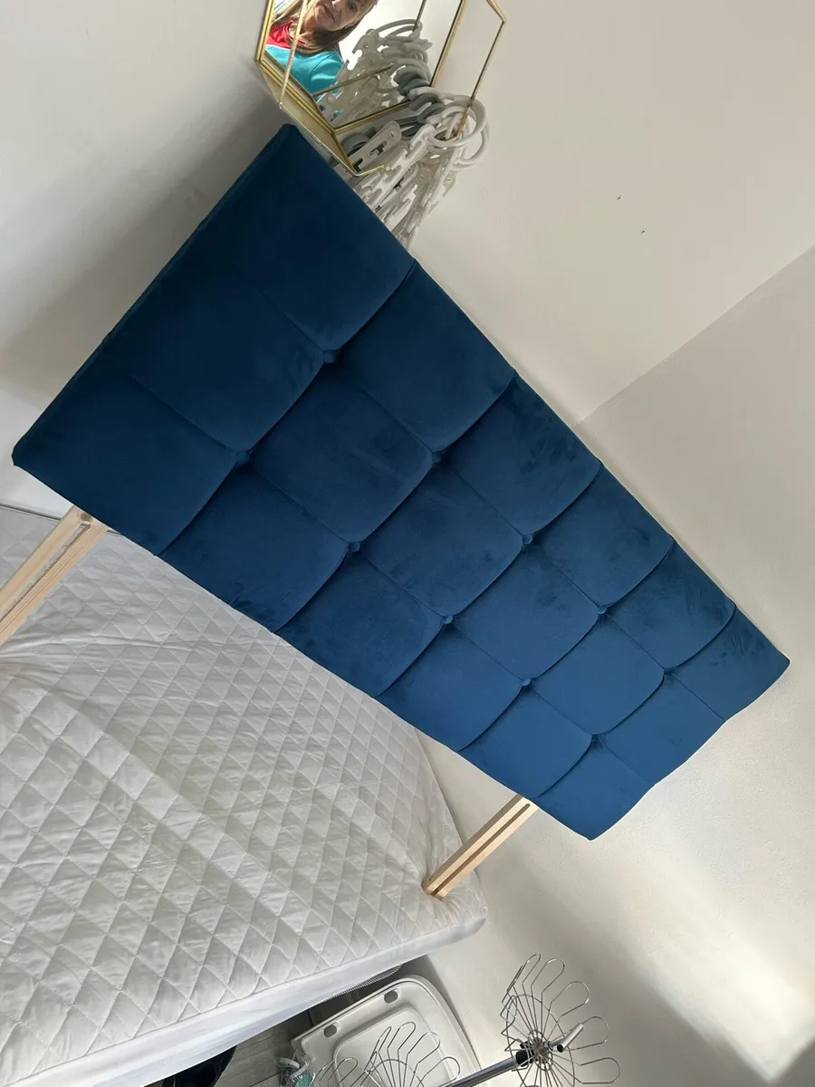 Head bored - Image 1