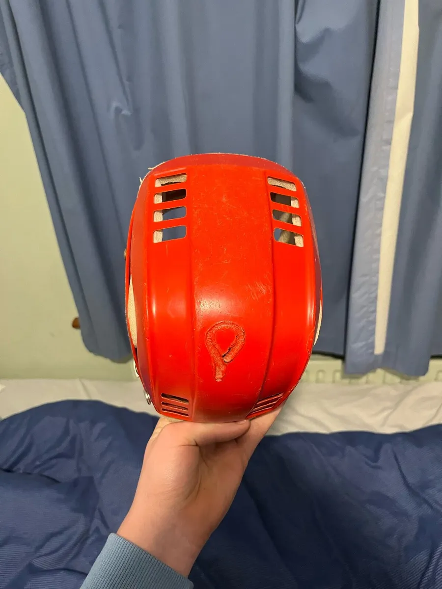 Red oldstyle non stitch cooper helmet - Image 3