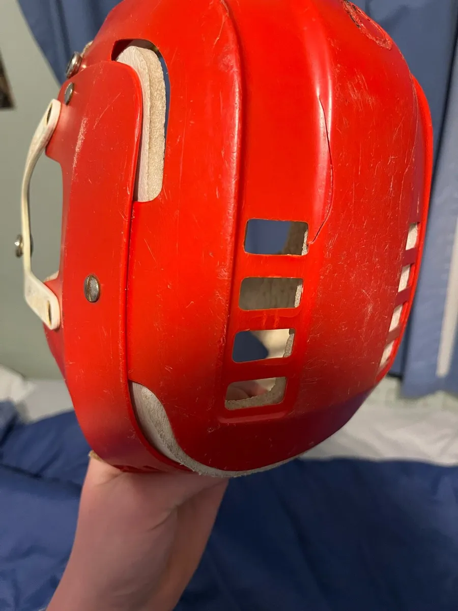 Red oldstyle non stitch cooper helmet - Image 4