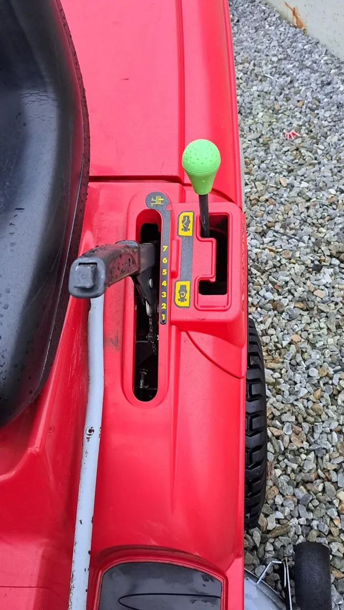 Ride on lawnmower - Image 2