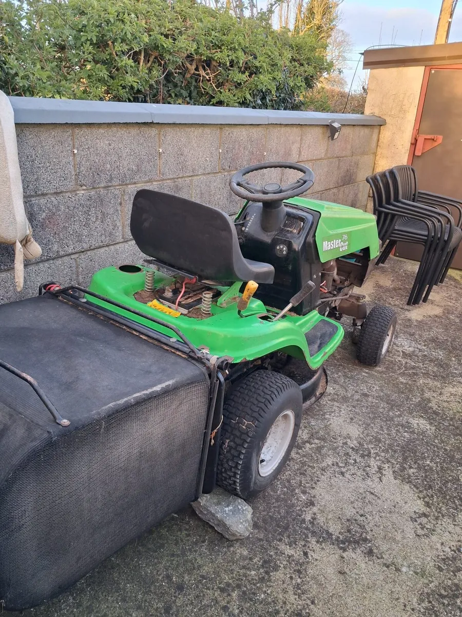 Ride on lawn mower - Image 2
