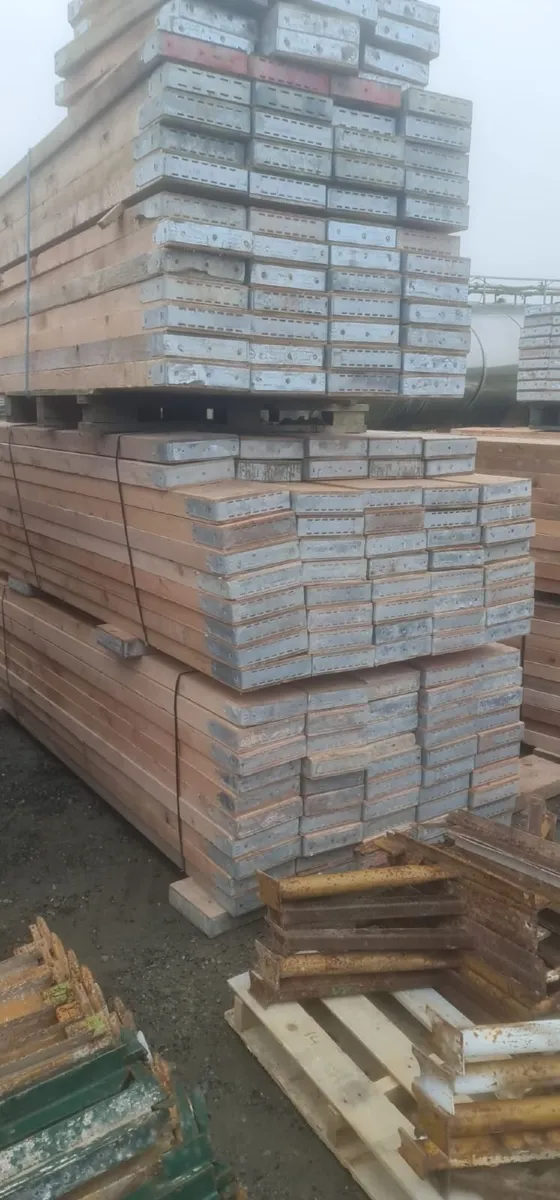 Large Amount Of Kwikstage Scaffolding - Image 4