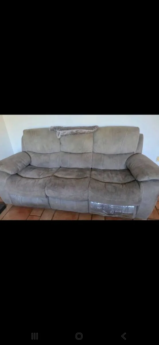 Looking for fast sale as new couch coming soon! - Image 2