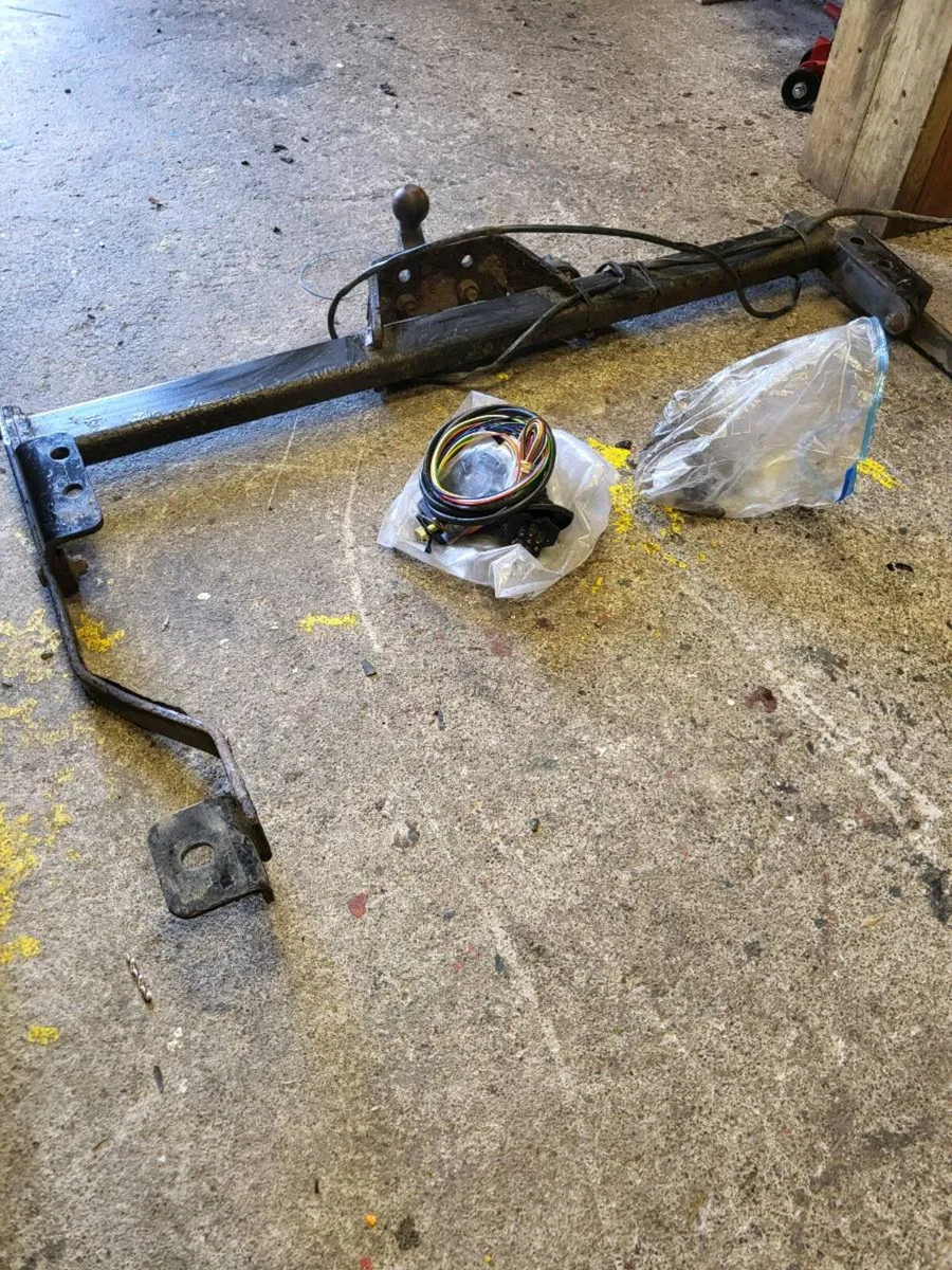 RENAULT TRAFFIC TOWBAR - Image 2