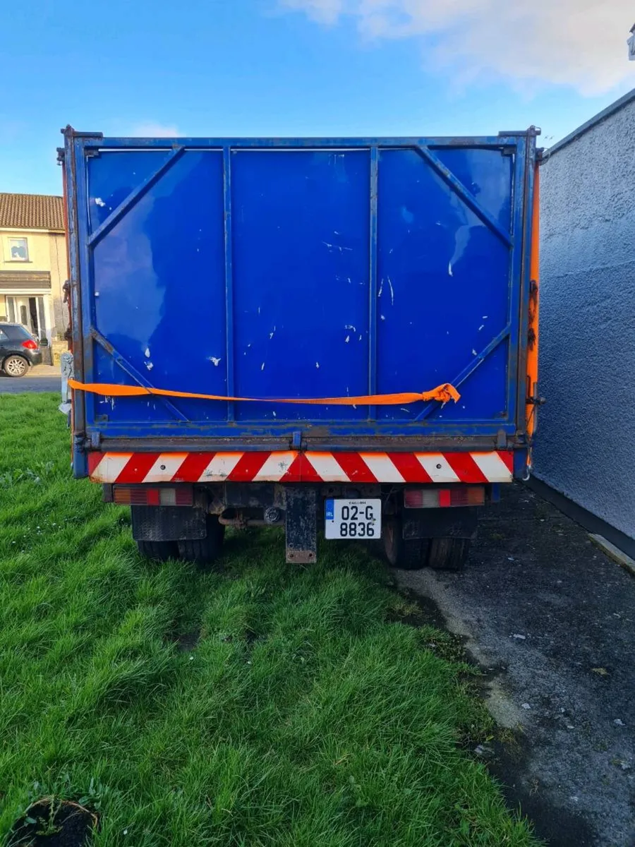 02 Isuzu tipper truck - Image 4