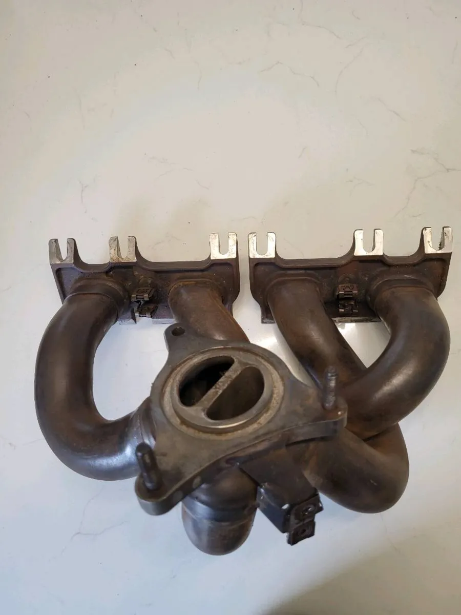 Exhaust manifold for car