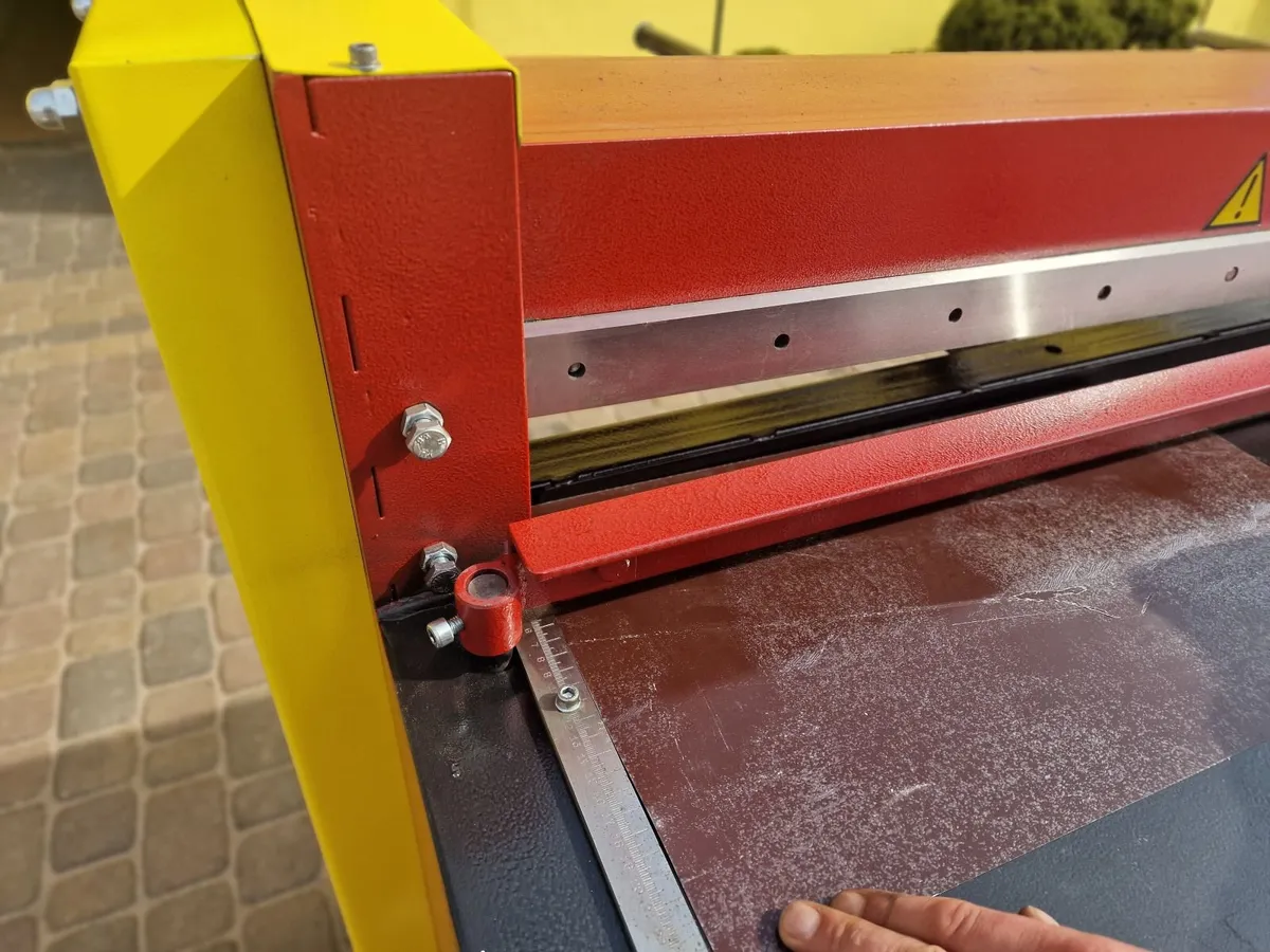 2m hydraulic sheet metal guillotine GLTH-2050/1.2 - Image 4