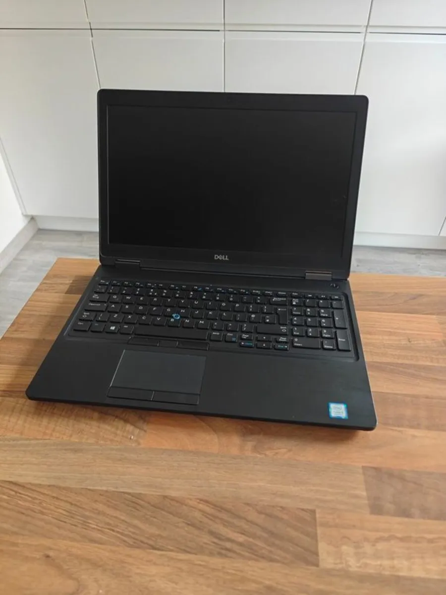 Dell Latitude 5590 Laptop | i5 | 8GB | 256GB | 15" - Image 2