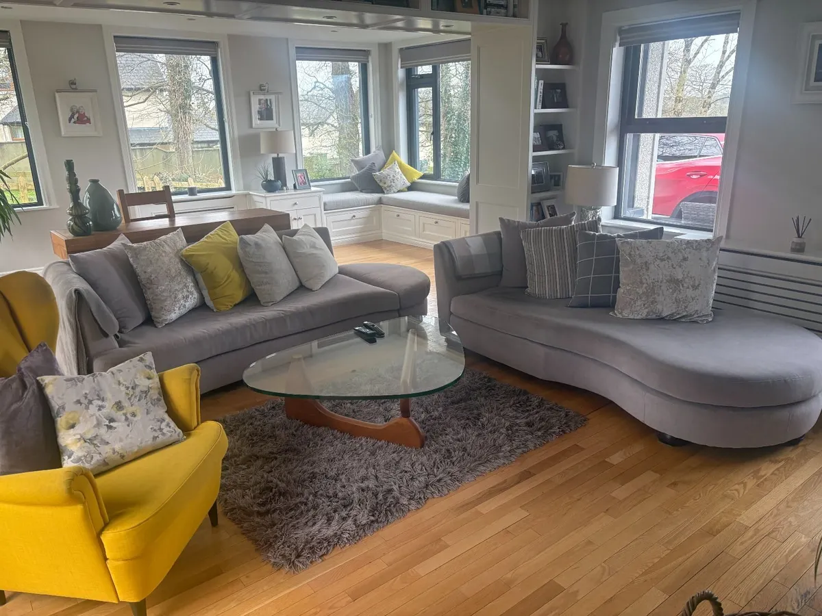 living room furniture - Image 1