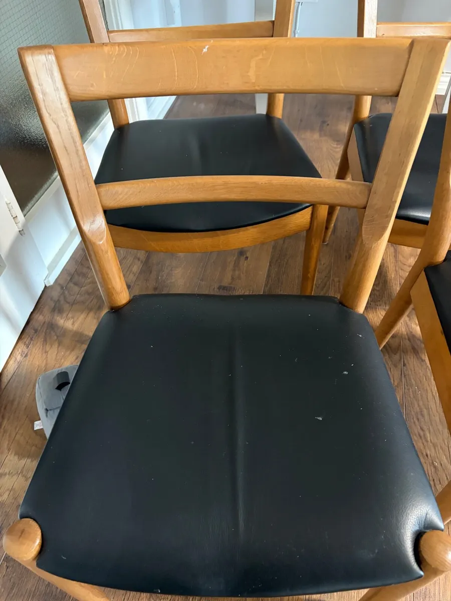 Table and Chairs - Image 4