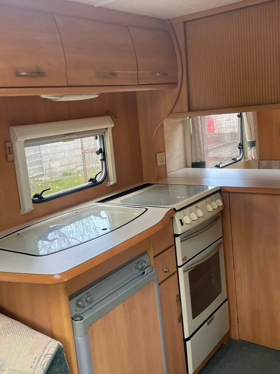 Swift accord caravan - Image 4