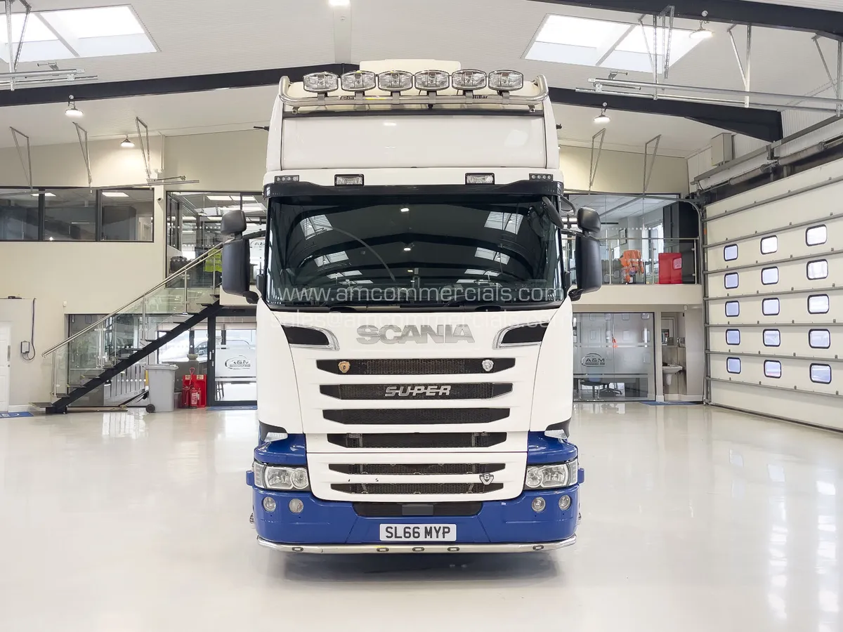2017 SCANIA R580 V8 TOPLINE - Image 2