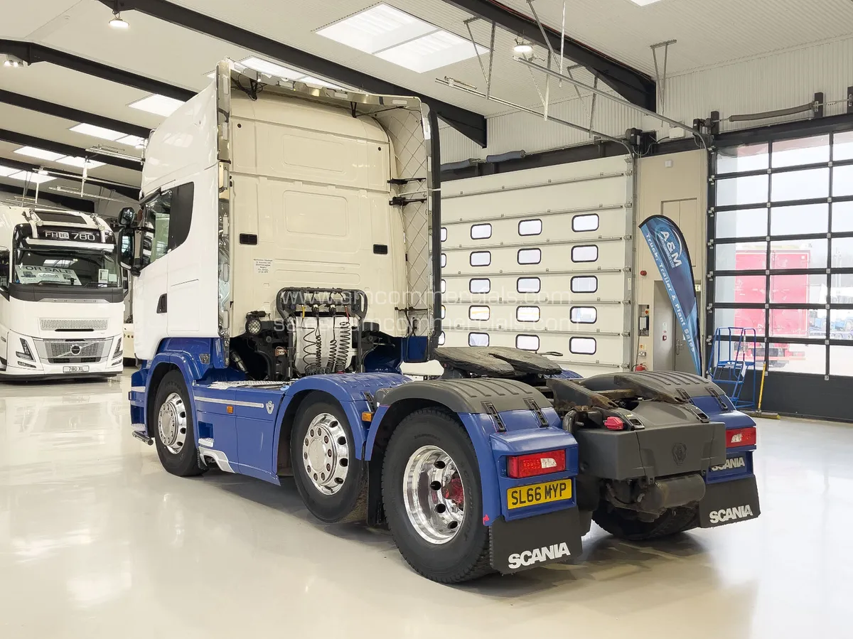 2017 SCANIA R580 V8 TOPLINE - Image 4
