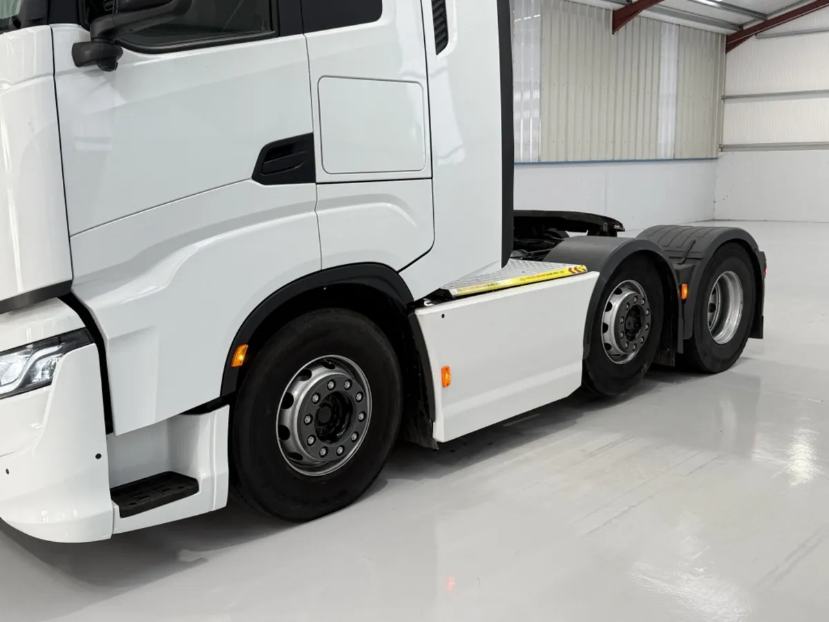 2023 IVECO S-WAY 490 HIGH SLEEPER CAB - Image 4