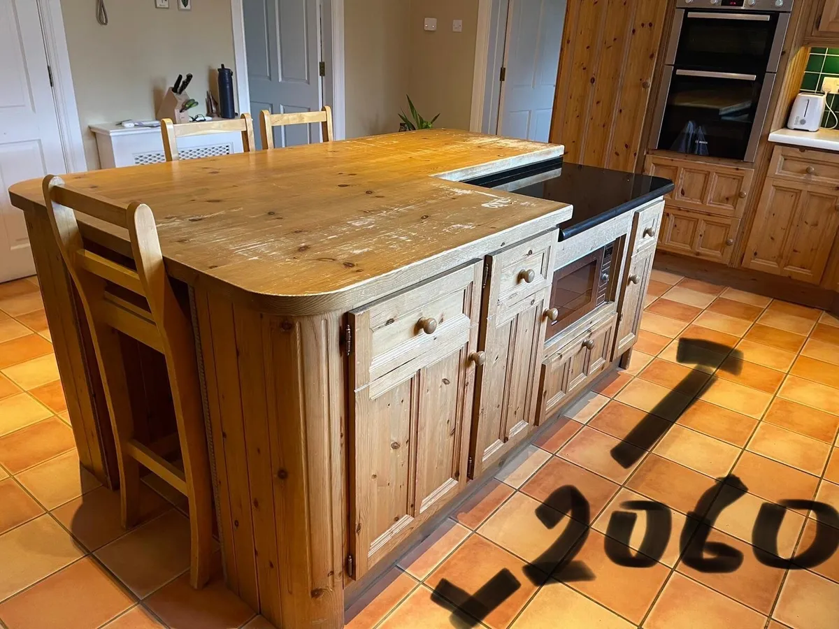 Kitchen Island - Image 1
