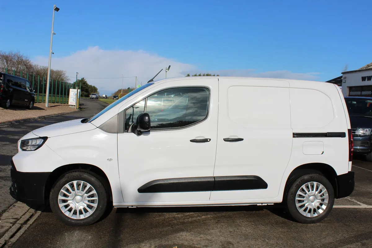 2025 Toyota Proace City L1 - Image 2