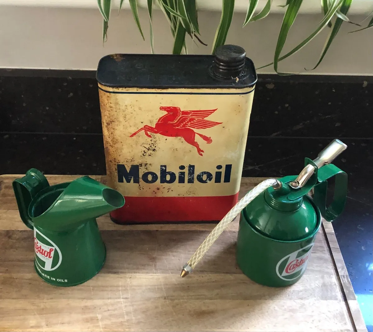 Collectible oil cans - Image 4