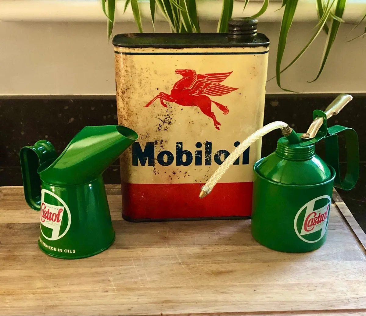 Collectible oil cans - Image 2