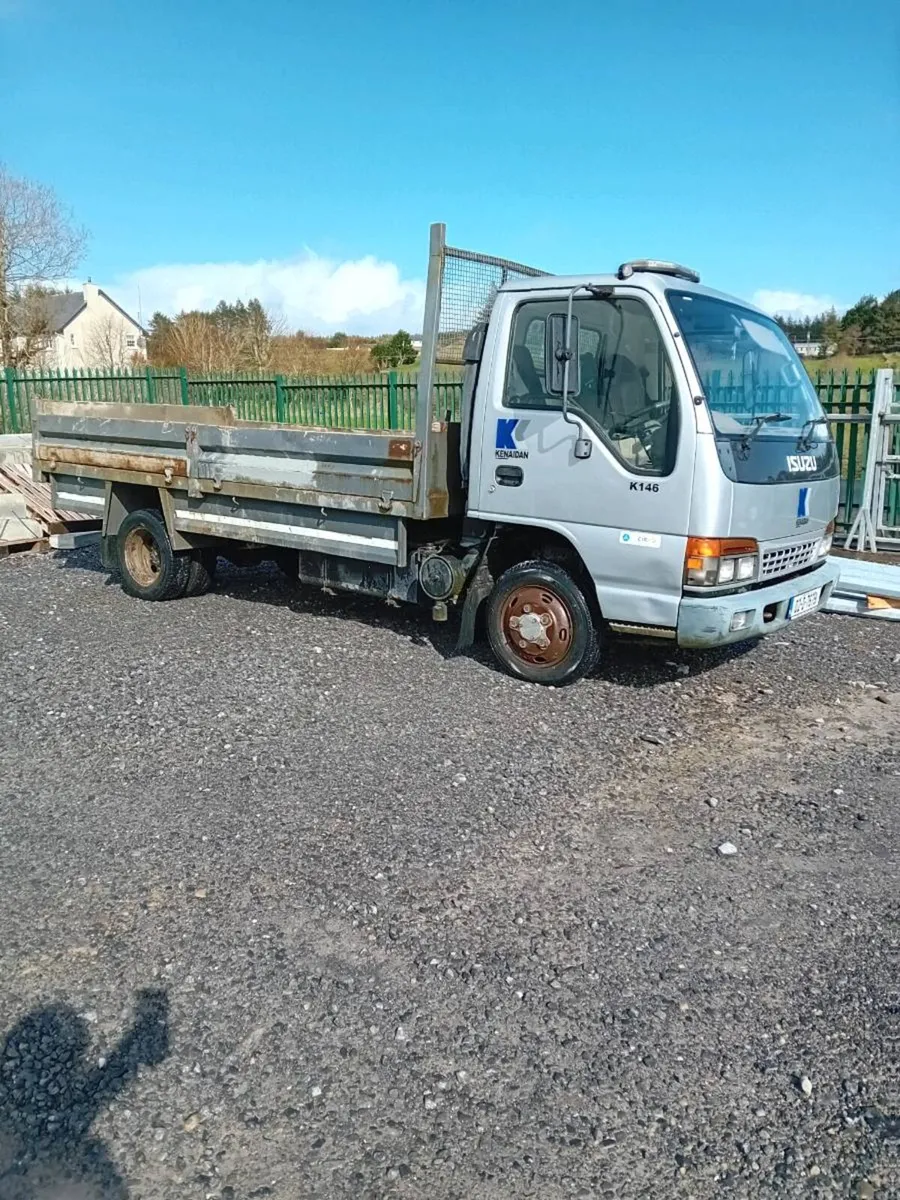 Isuzu tipper - Image 3