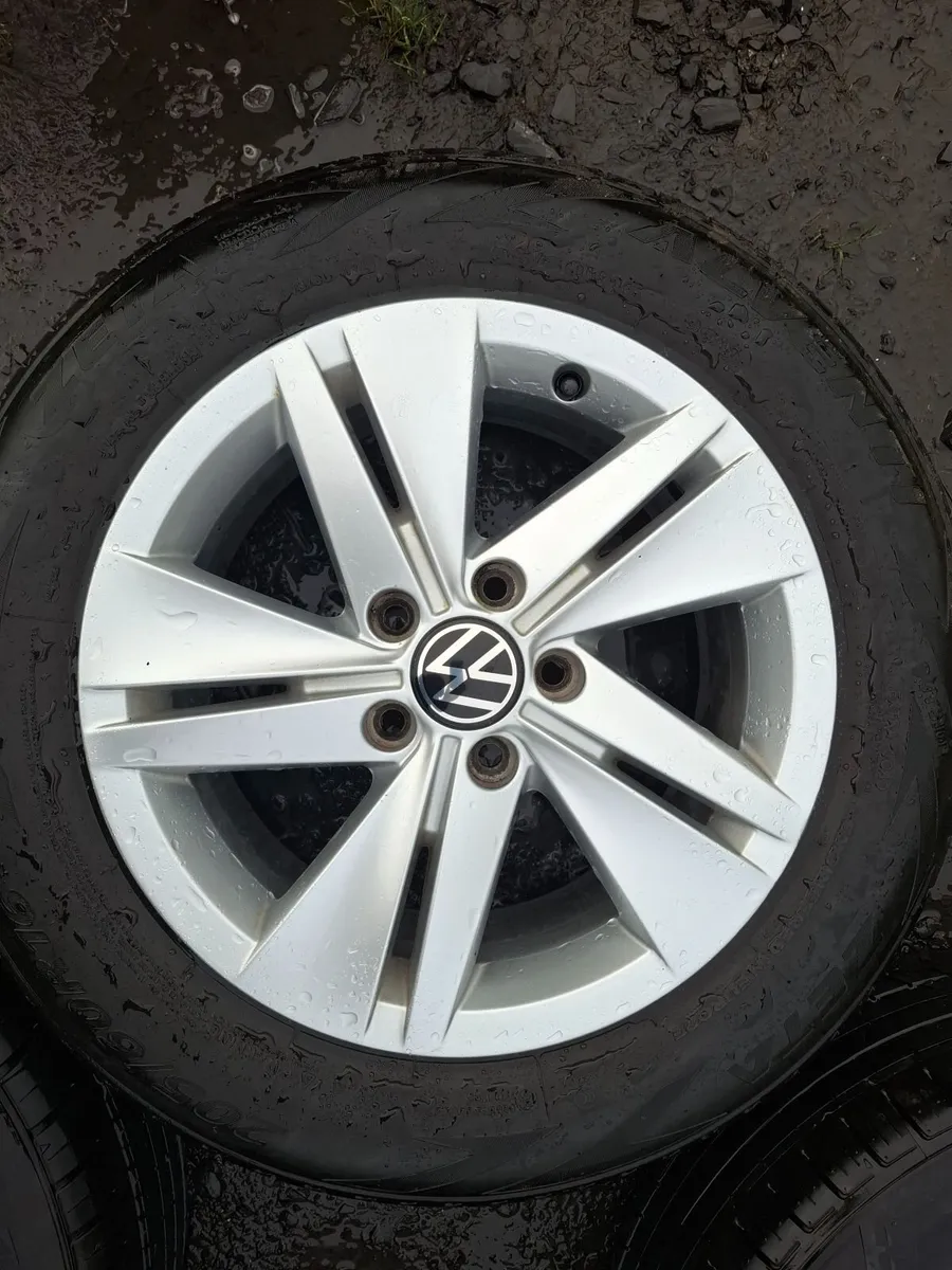 16" Genuine Vw Alloys with tyres - Image 4
