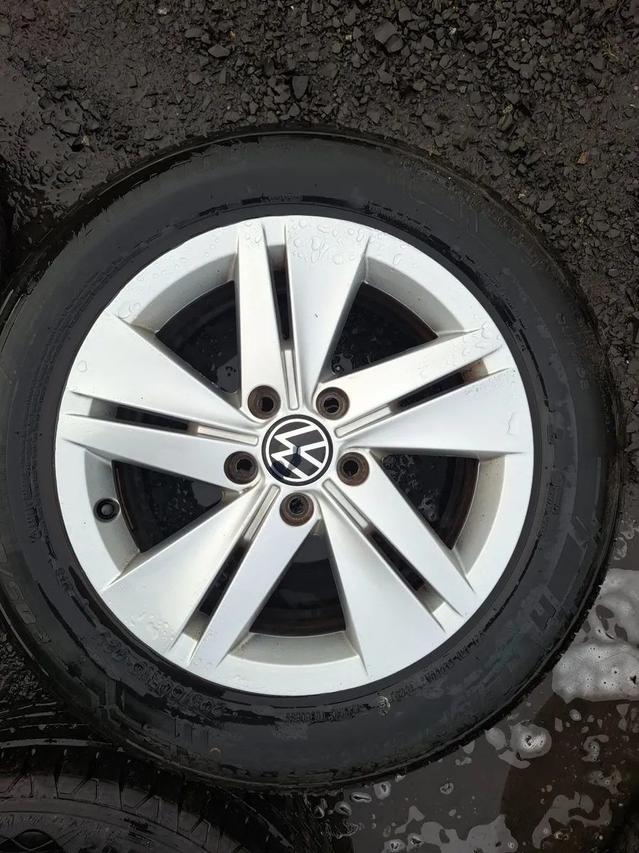 16" Genuine Vw Alloys with tyres - Image 3