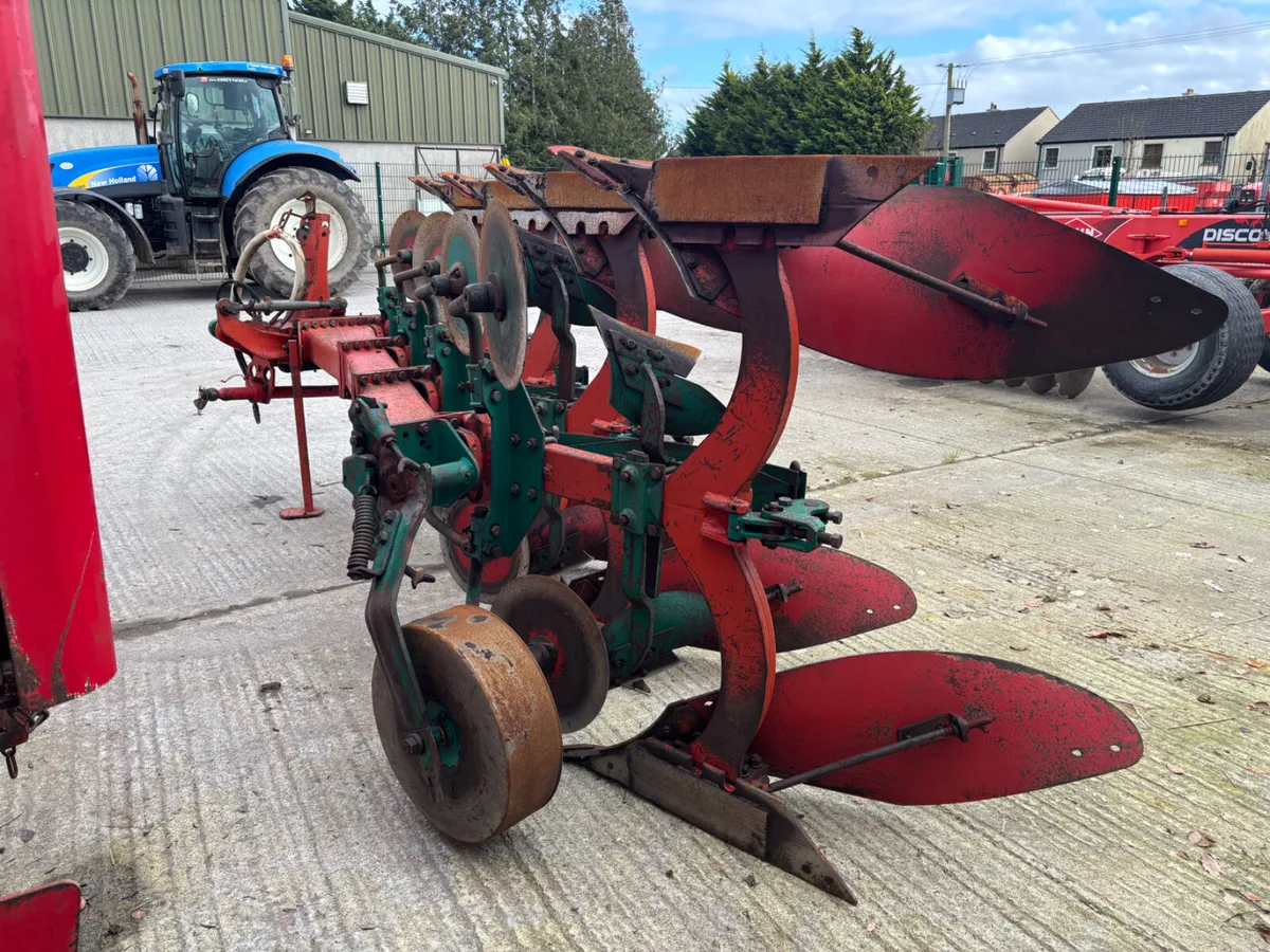 Kverneland 4 furrow  Plough - Image 4